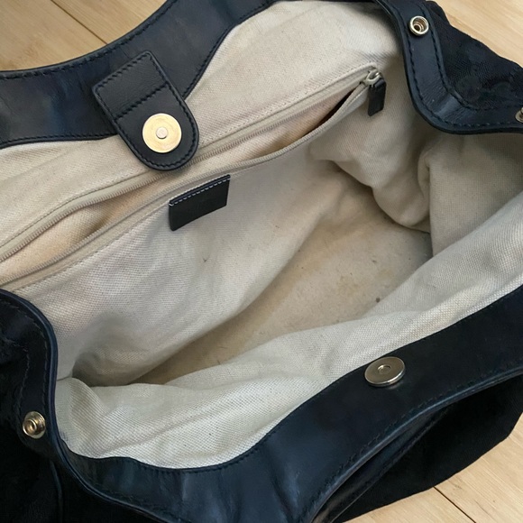 Authentic Gucci handbag - Picture 2 of 4